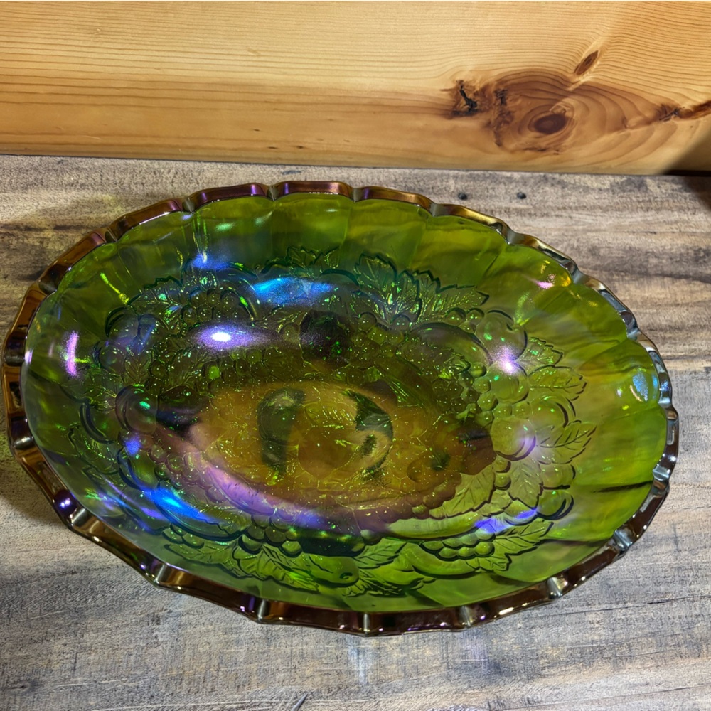 Vintage Indiana Glass Iridescent Green‎ Carnival Glass Bowl - Picture 3 of 12